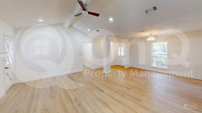 Building Photo - 208 Glenwick Pl