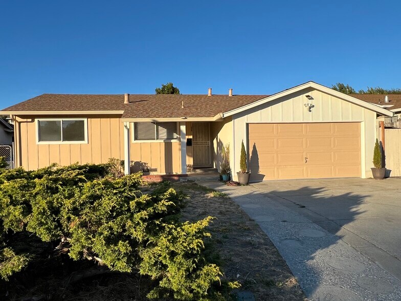 Primary Photo - 2533 Spencer Pl