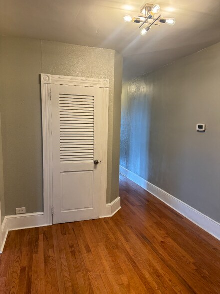 Building Photo - 100 S Nesbitt St