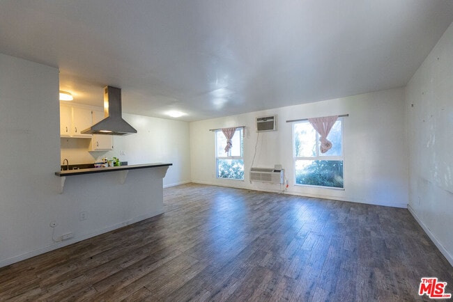 Primary Photo - 1118 Waterloo St