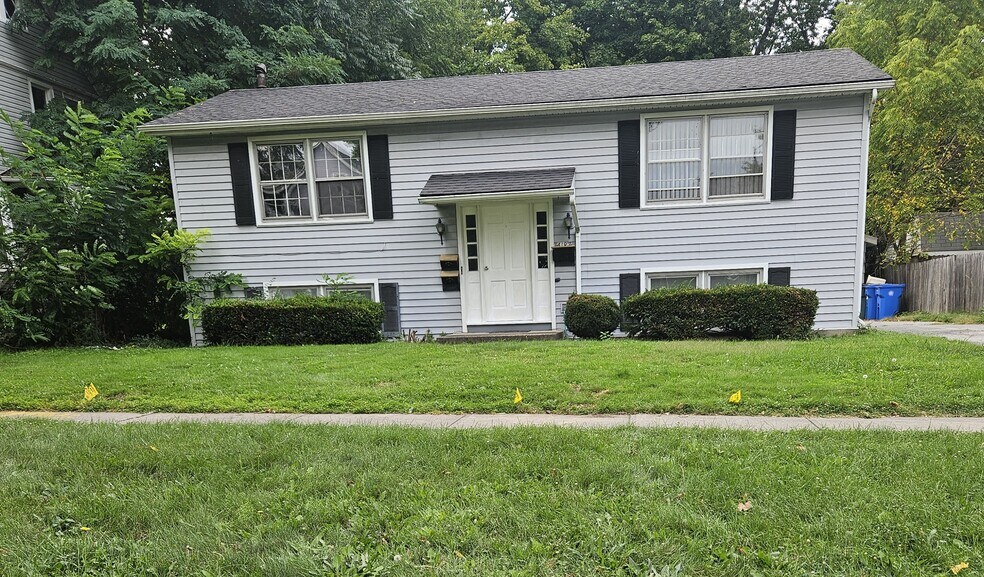 Primary Photo - 4187 Lake Ave