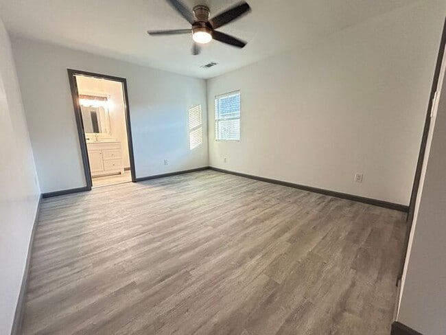 Building Photo - Oakland City 3 Bed/2 Bath, Beautifully Remodeled with Lovely Chefs Kitchen!