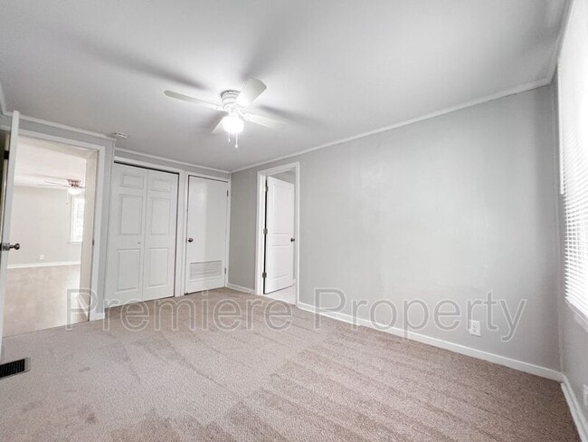 Building Photo - 3818 Crescent Ave