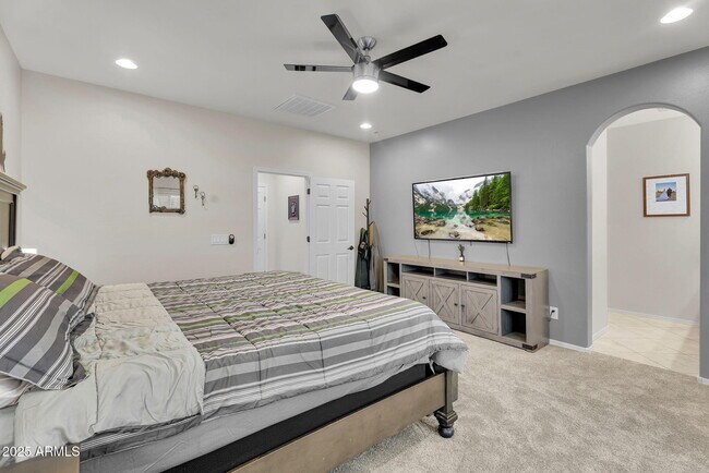 Building Photo - 6550 W Desert Blossom Way