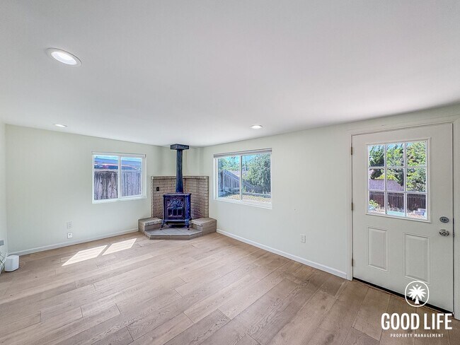 Building Photo - SD: 3BD/2BA Home in Oceanside with Private Backyard, Wood-Burning Stove & In-Unit Laundry