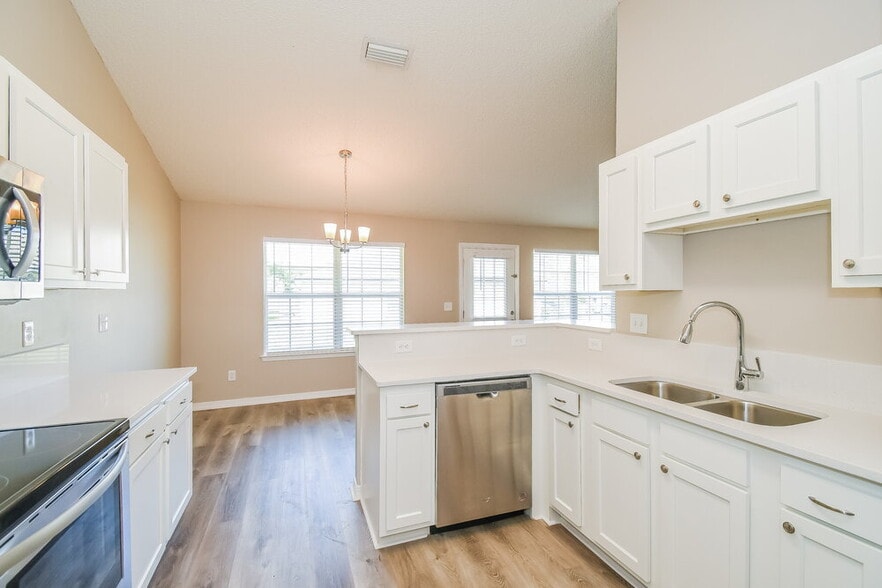 Building Photo - 2700 Taylor Hill Dr