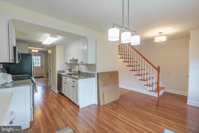 Building Photo - 5776 Yellowrose Ct