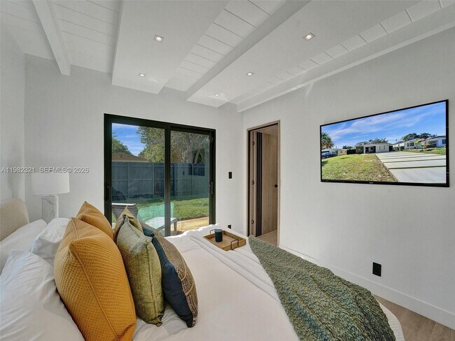 Building Photo - 2066 NE 174th St