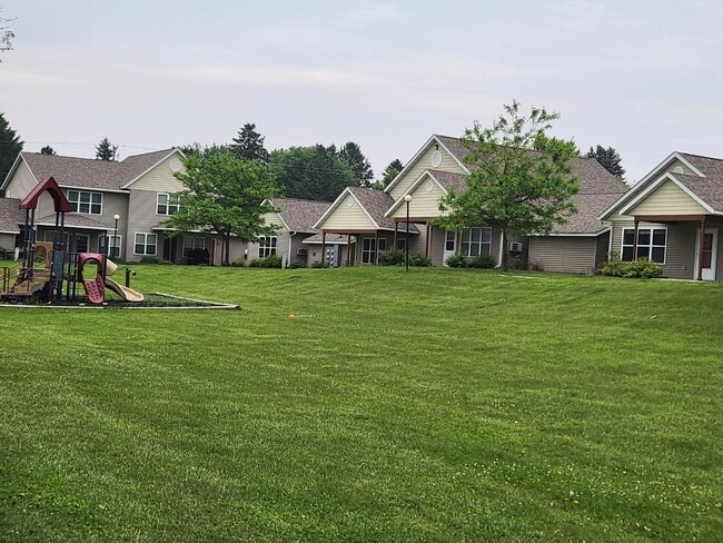 Building Photo - 559-599 N. Maple Street - 599-C/60%