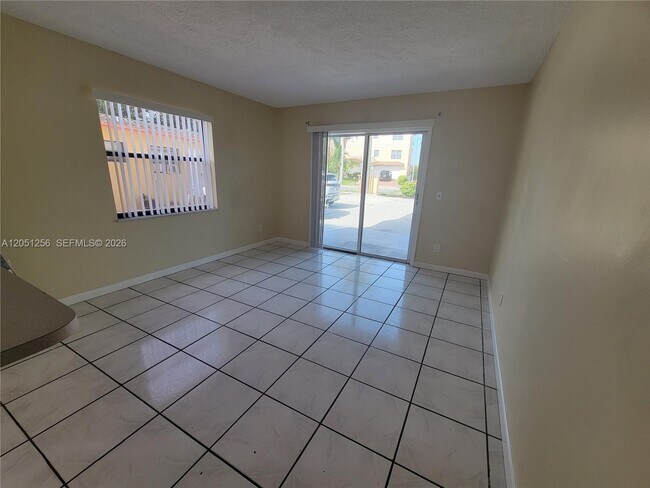 Building Photo - 307 S Ocean Dr