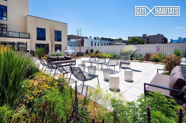 Building Photo - Astor Broadway