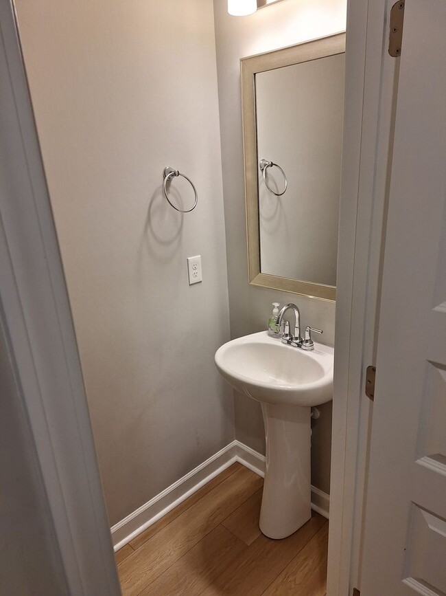 Building Photo - Beautiful Five Bedroom Home Located in Northeast Columbia!