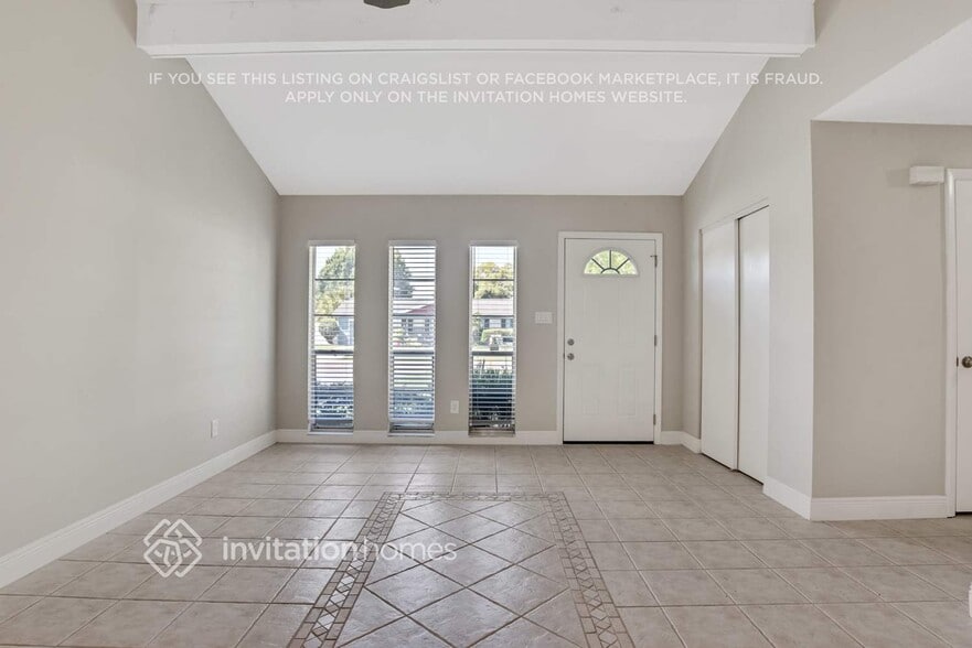 Building Photo - 243 Mante Dr