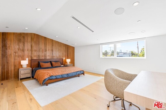 Building Photo - 656 California Ave