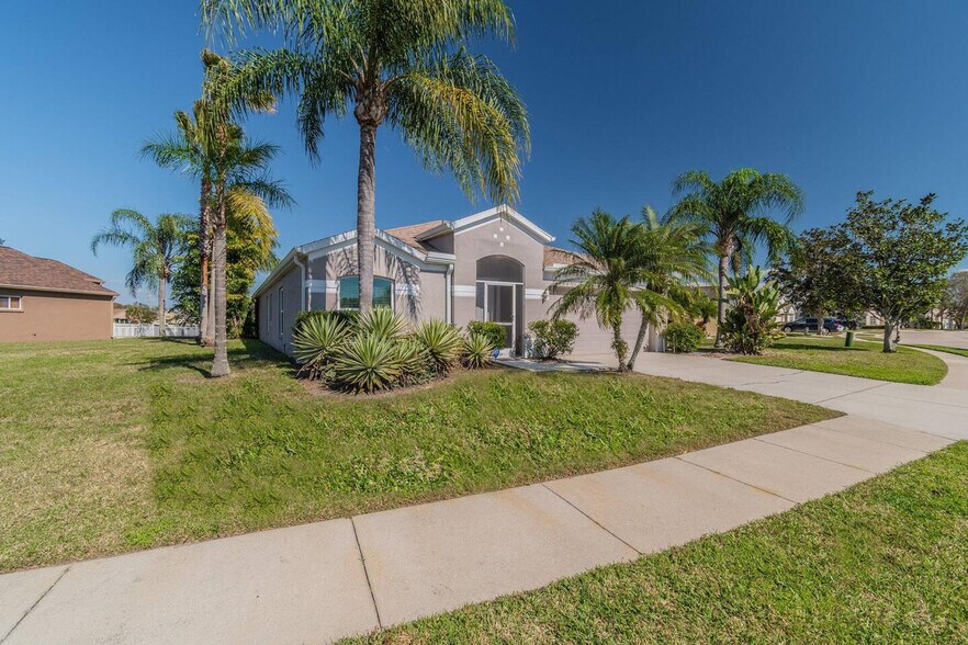 Building Photo - 4477 Sanibel Way