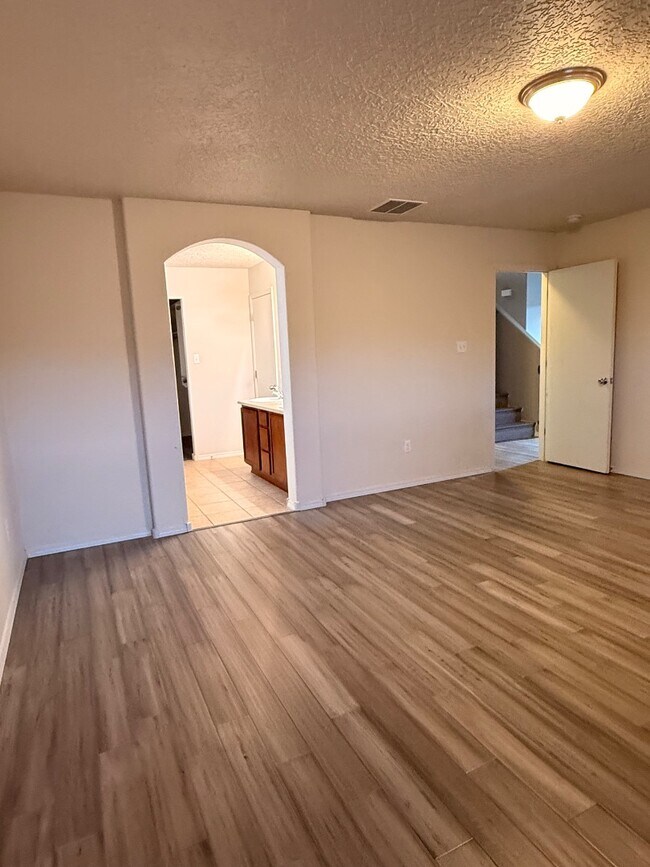 Building Photo - 2103 N Ensenada Cir SE