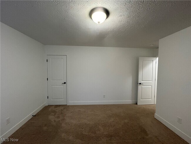 Building Photo - 1167 Iroquois Ave