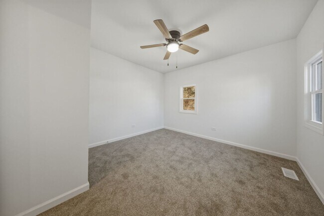 Building Photo - 835 Bishop Ave