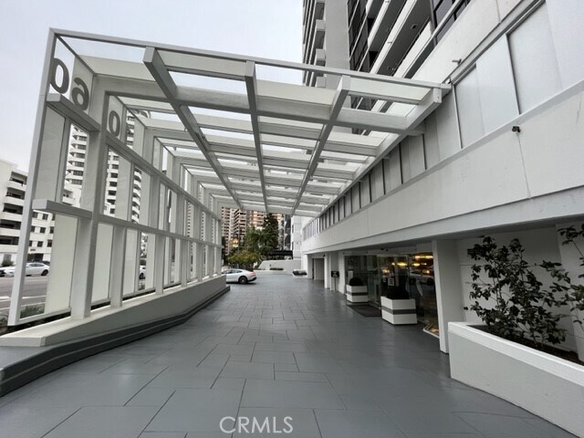 Building Photo - 10660 Wilshire Blvd