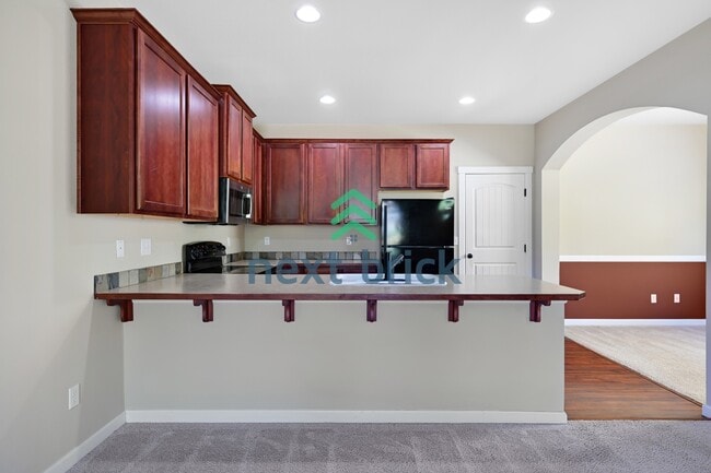 Building Photo - "Charming 3-Bed Oasis with 2.5 Baths in Prime Renton Location - Spacious layout!"