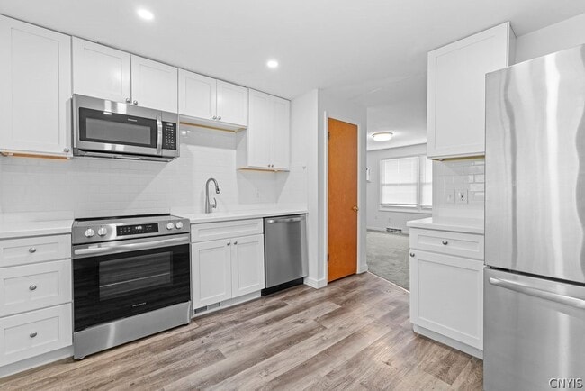 Building Photo - 330 Draper Ave