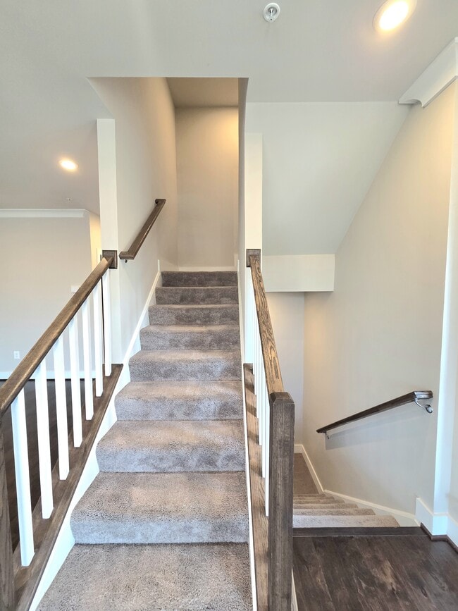 Building Photo - 820 Fern Pl NW