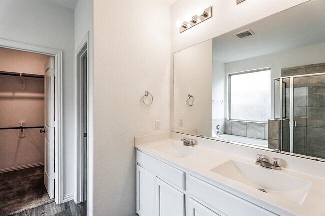 Building Photo - 9011 Beacon Mill Dr