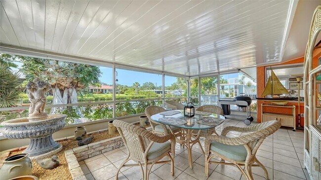 Building Photo - 641 Coral Dr