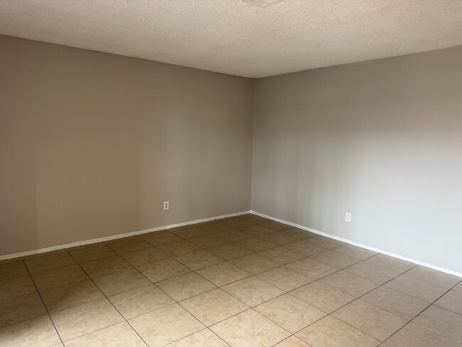 Building Photo - 3 Bed / 2 Bath Apartment Available for rent- East Las Vegas
