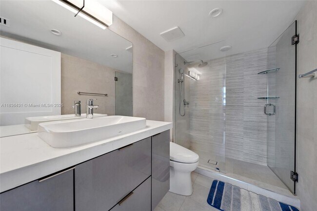 Building Photo - 1155 Brickell Bay Dr
