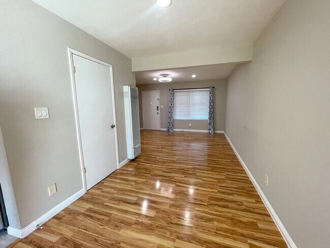 Building Photo - 38594 Royal Ann Common
