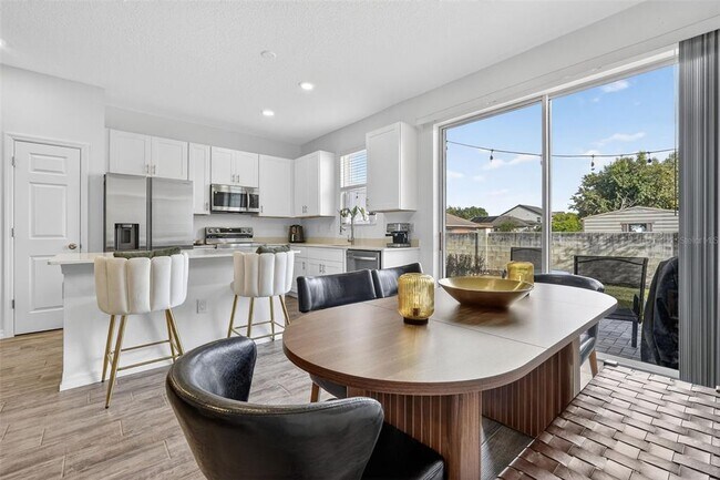 Building Photo - 1325 Stockwell Ave