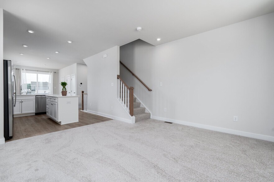 Building Photo - 12833 Red Clover Wy
