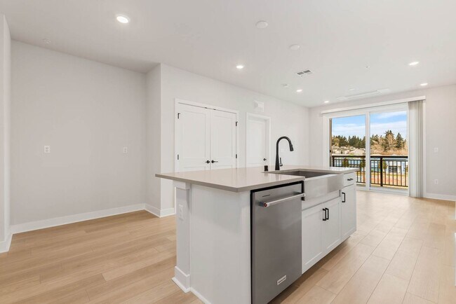 Building Photo - 6901 NE 184th Ln