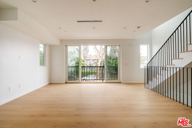 Building Photo - 1201 N McCadden Pl