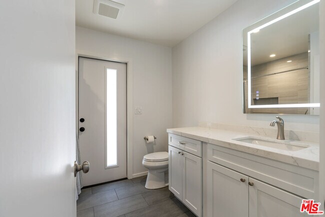 Building Photo - 3062 Arrowhead Dr