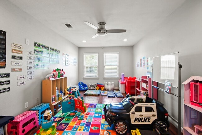 Building Photo - 5302 Treaschwig Rd