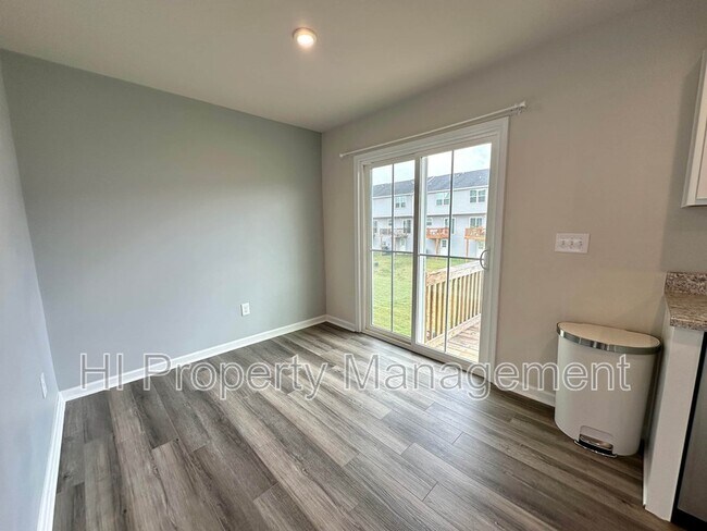 Building Photo - 11 High Pne Trl