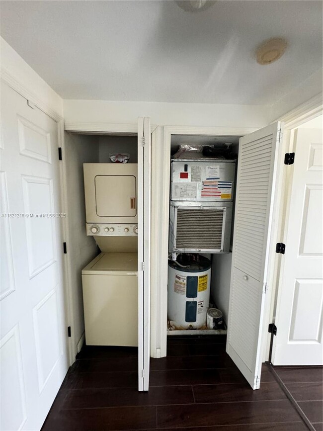 Building Photo - 3500 Coral Wy