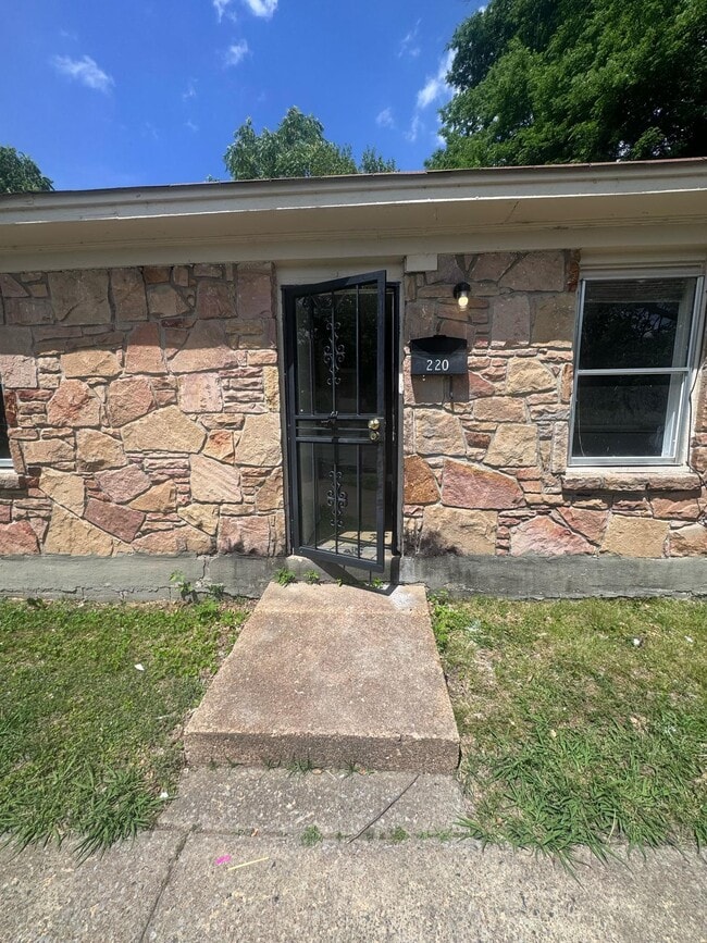 Primary Photo - 220 Mill Ave