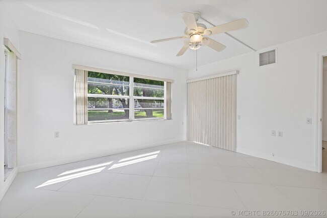 Building Photo - 1105 Bahama Bend