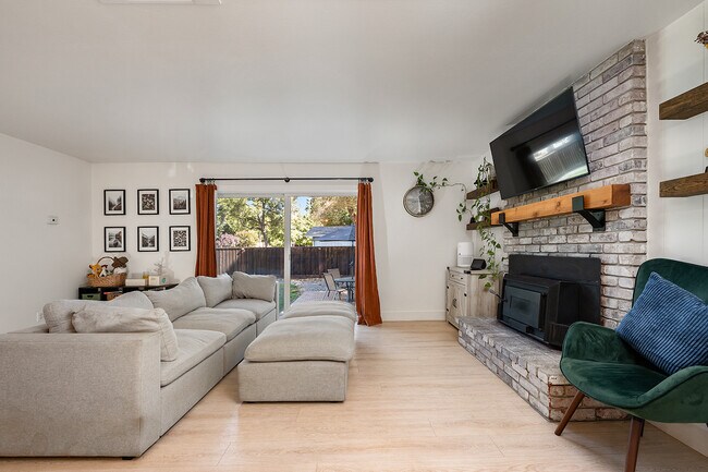 Building Photo - 199 Bailhache Ave