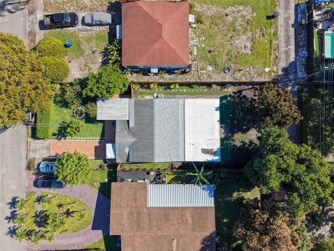 Building Photo - 1624 NE 175th St