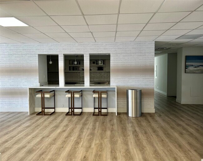 Building Photo - 3800 Galt Ocean Dr