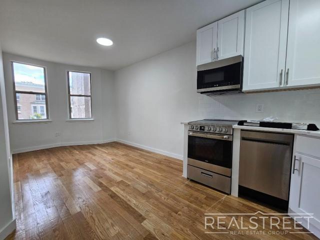 Building Photo - 1 bedroom in BROOKLYN NY 11233