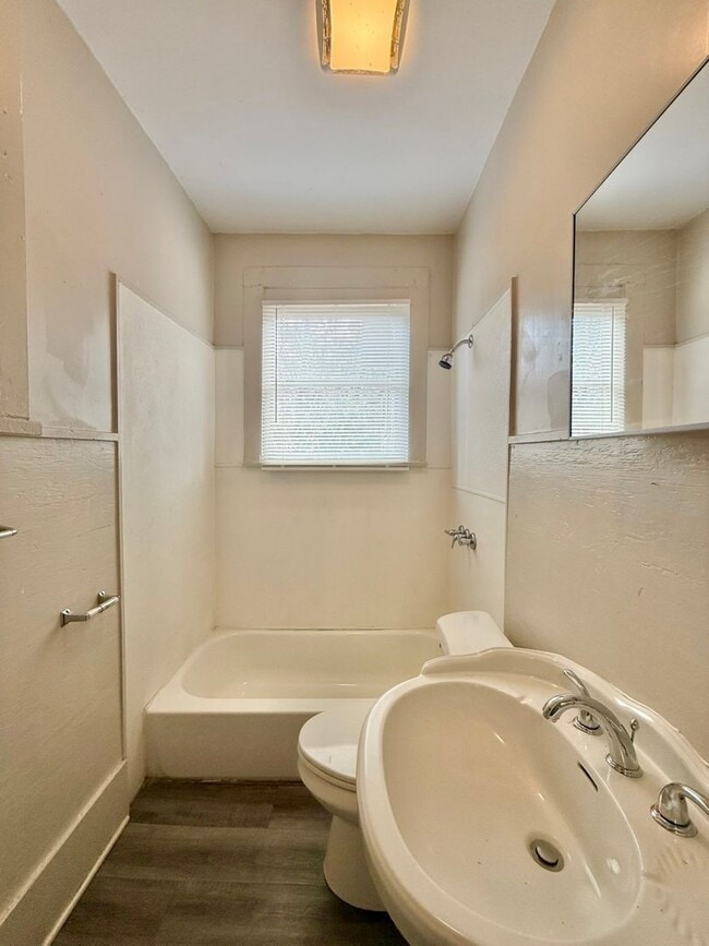 Building Photo - Bow St Tripex