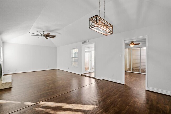 Building Photo - 12848 Westleigh Dr