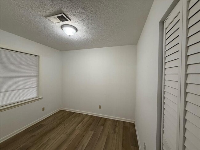 Building Photo - 1011 Pampa St