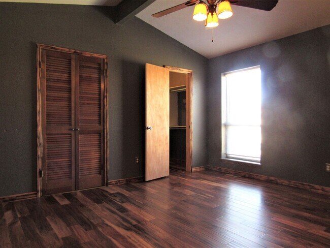 Building Photo - 10432 Fairfax Ln