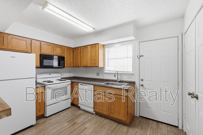 Building Photo - 2713 Wimbledon Ct